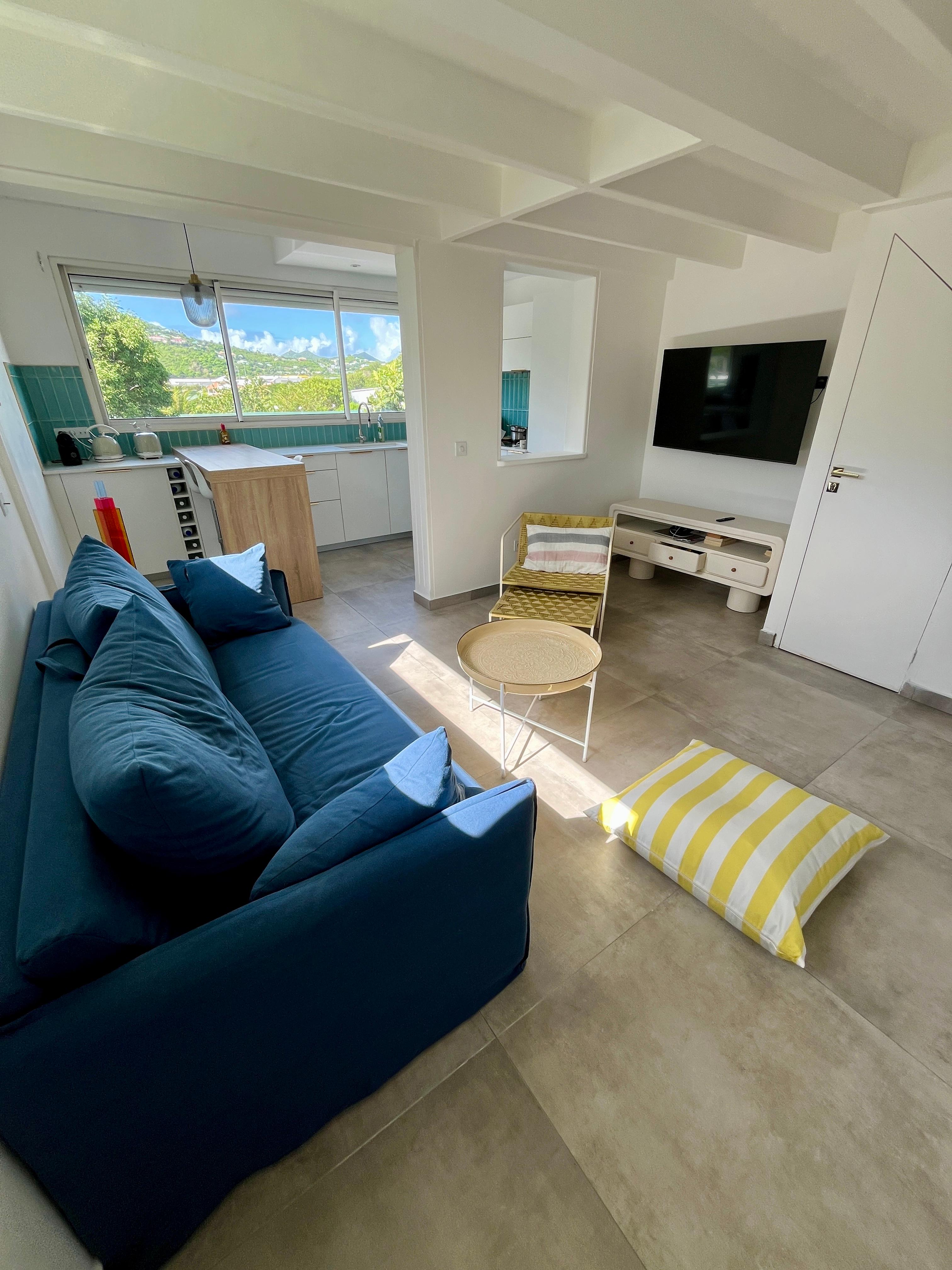 Modern One-Bedroom Beach Apartment gallery image 5